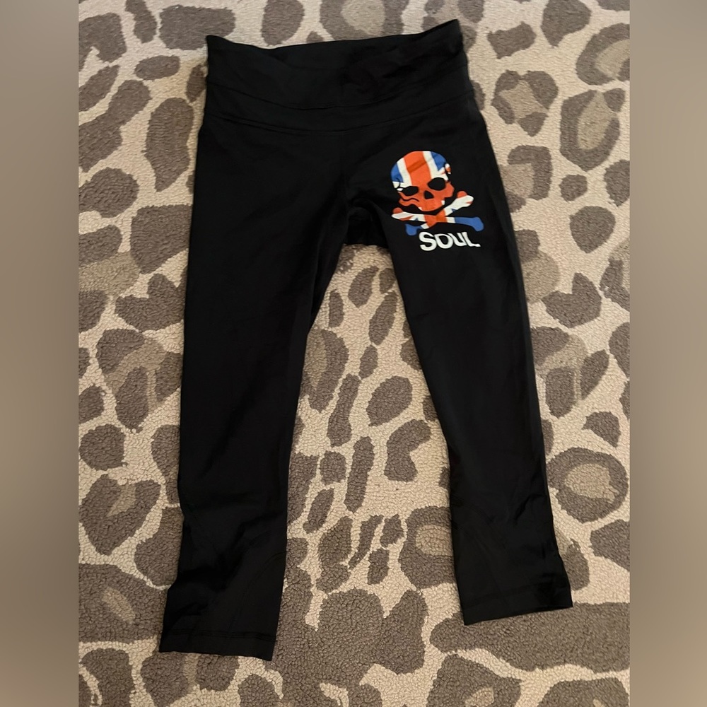 LuluLemon X SoulCycle capri leggings - Sz 8 - excellent condition